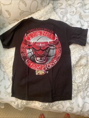 Chicago Bulls 1998 championship t shirt unisex LIKE NEW